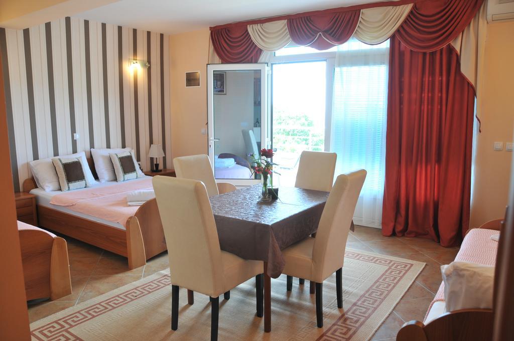 Nikic Apartments Ülgün Oda fotoğraf
